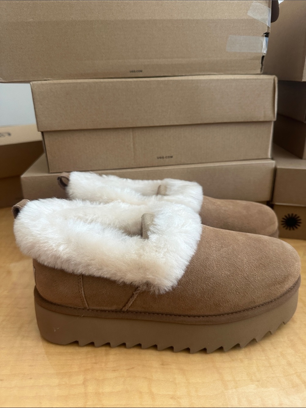 UGG Women’s I-Nita Platform Slipper